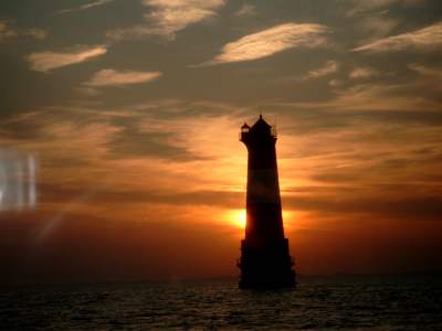 Der Arngaster Leuchtturm im Sonnenuntergang