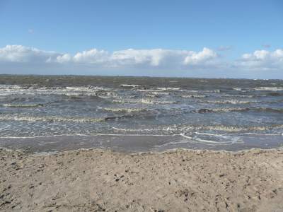 Die Hafeneinfahrt bei Flut